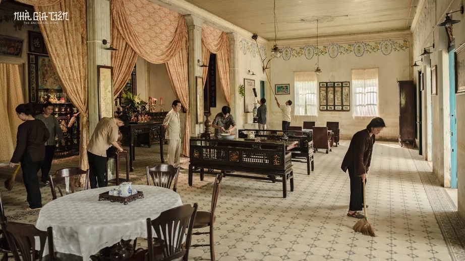 "Nhà gia tiên" vượt mốc doanh thu 200 tỷ đồng: Huỳnh Lập đã làm phim thế nào?- Ảnh 3. "Nhà gia tiên" vượt mốc doanh thu 200 tỷ đồng: Huỳnh Lập đã làm phim thế nào?- Ảnh 3.