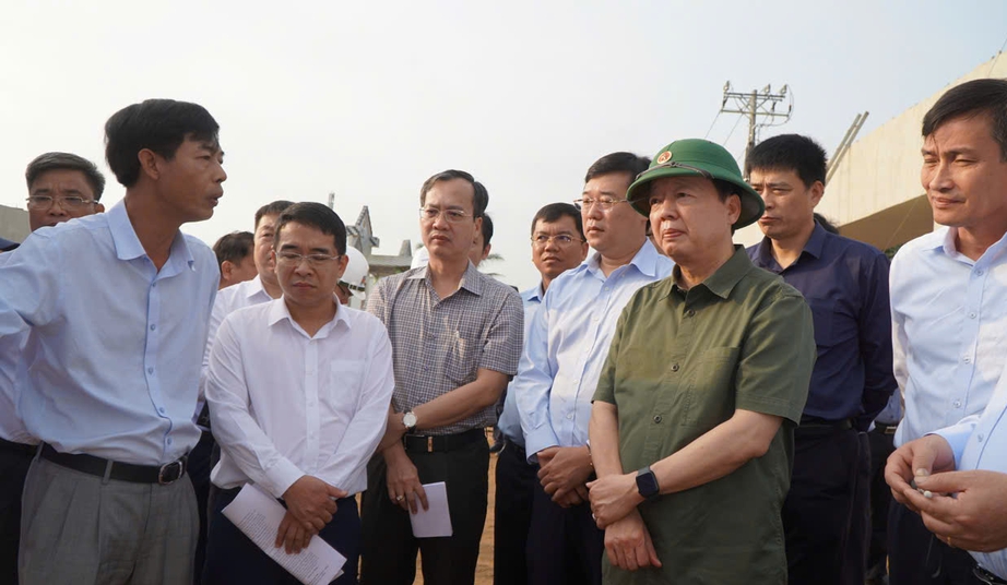 Phó Thủ tướng: Trước 10/3 phải xong thủ tục cấp phép khai thác mỏ cát, đá phía Nam- Ảnh 1. Phó Thủ tướng: Trước 10/3 phải xong thủ tục cấp phép khai thác mỏ cát, đá phía Nam- Ảnh 1.