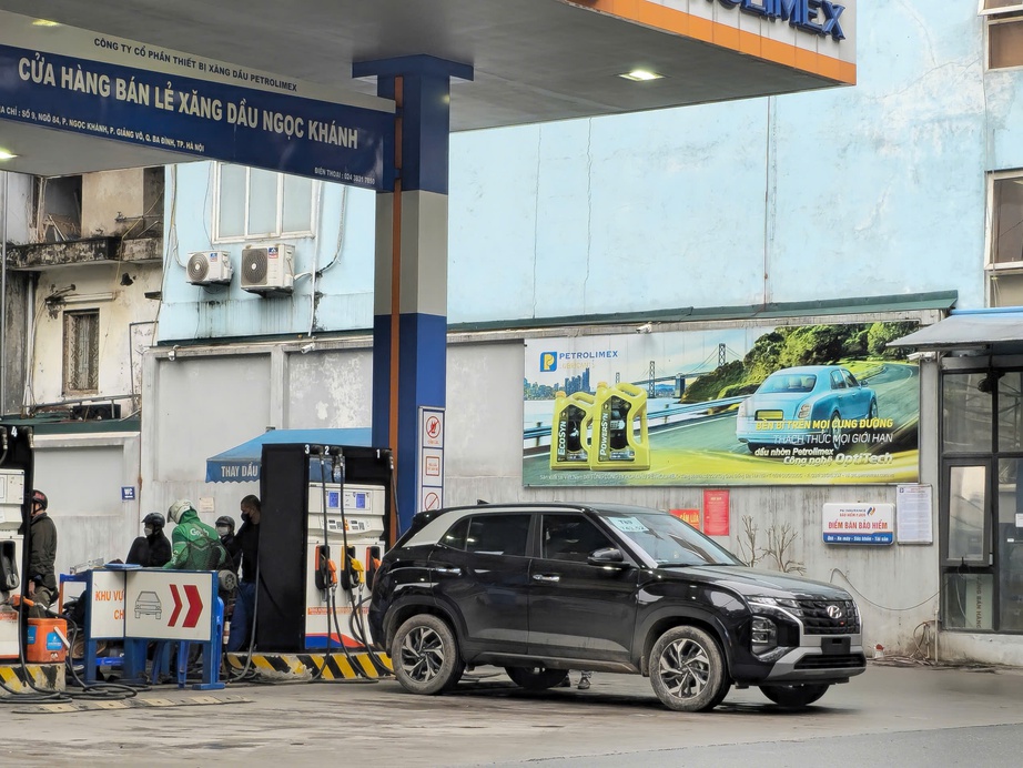 Gi&aacute; xăng, dầu giảm mạnh từ 15h chiều nay- Ảnh 1.