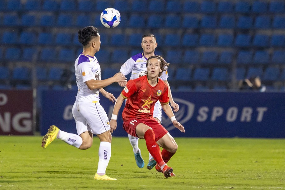 V-League: H&agrave; Tĩnh chia điểm với H&agrave; Nội FC trong thế thiếu người - Ảnh 1.