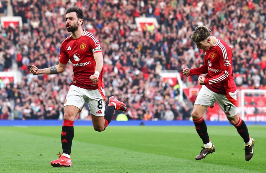 Ngoại hạng Anh: Bruno lập si&ecirc;u phẩm, MU su&yacute;t c&oacute; 3 điểm trước Arsenal - Ảnh 1.