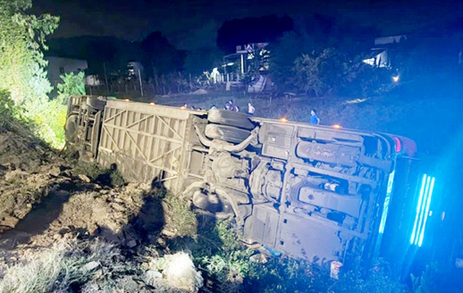 Lật xe kh&aacute;ch, một người tử vong: Dang dở lời hứa về thăm c&aacute;c con- Ảnh 3.