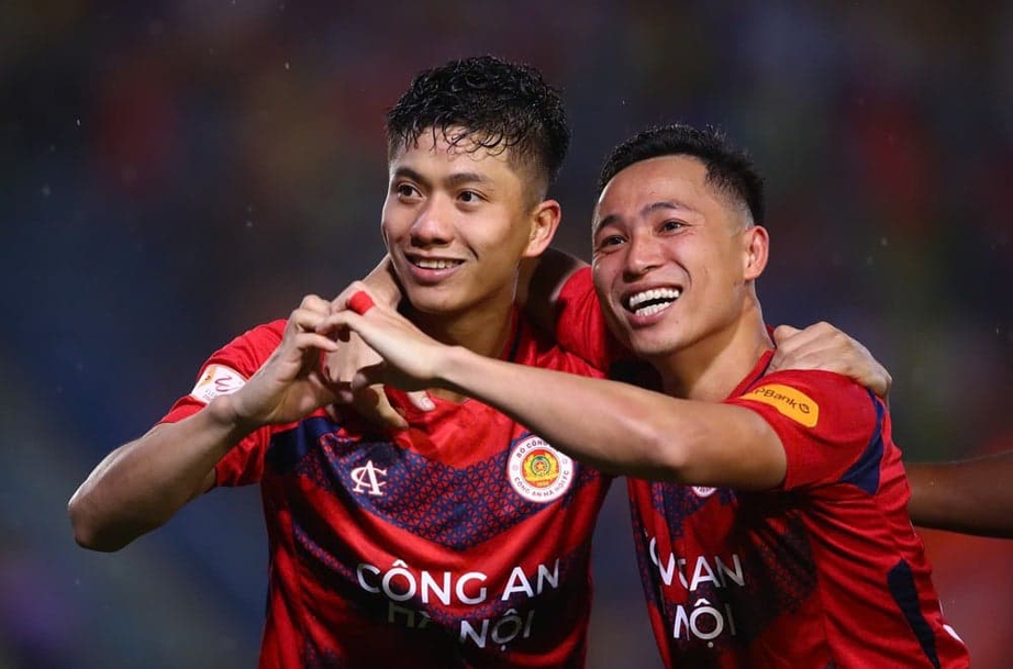 V-League: Ngược d&ograve;ng đ&aacute;nh bại HAGL, CAHN chen ch&acirc;n v&agrave;o top 4- Ảnh 1.