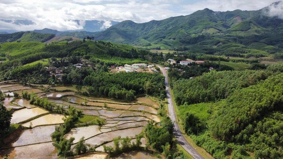 L&atilde;nh đạo Quảng Ng&atilde;i v&agrave; Kon Tum gặp nhau tại Măng Đen b&agrave;n chuyện s&aacute;p nhập- Ảnh 3.