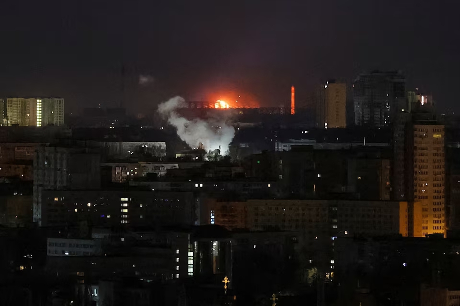 Ukraine tố Nga ph&oacute;ng h&agrave;ng loạt UAV tấn c&ocirc;ng nhiều khu vực tr&ecirc;n khắp đất nước- Ảnh 1.