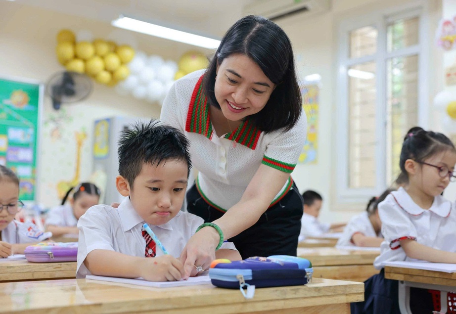 Sẽ chuyển giao cấp x&atilde; quản l&yacute; c&aacute;c trường trung học cơ sở, tiểu học, mầm non- Ảnh 1.