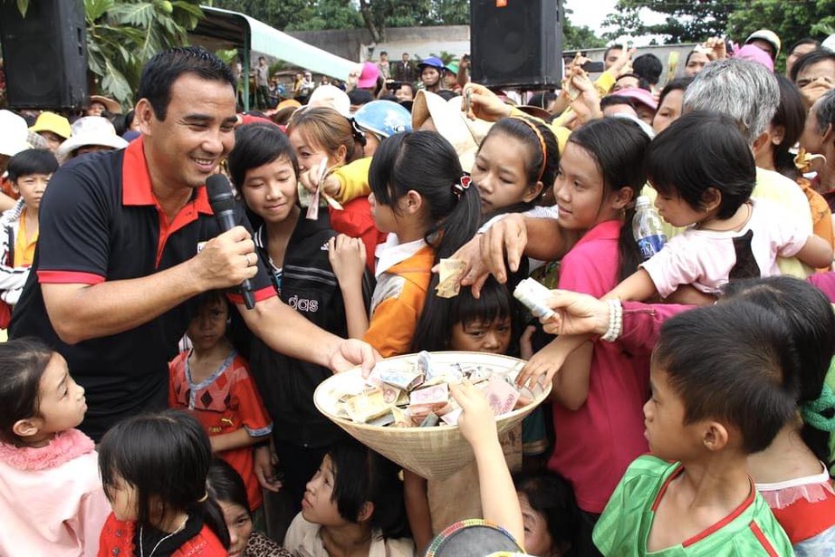 MC Quyền Linh xin lỗi- Ảnh 1.