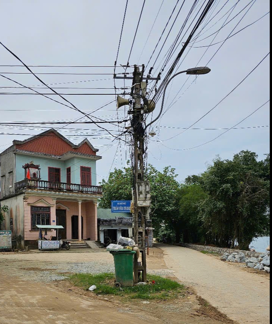 Đường trăm tỷ dở dang v&igrave; vướng trụ điện, thiếu mặt bằng khiến người d&acirc;n khổ sở- Ảnh 3.