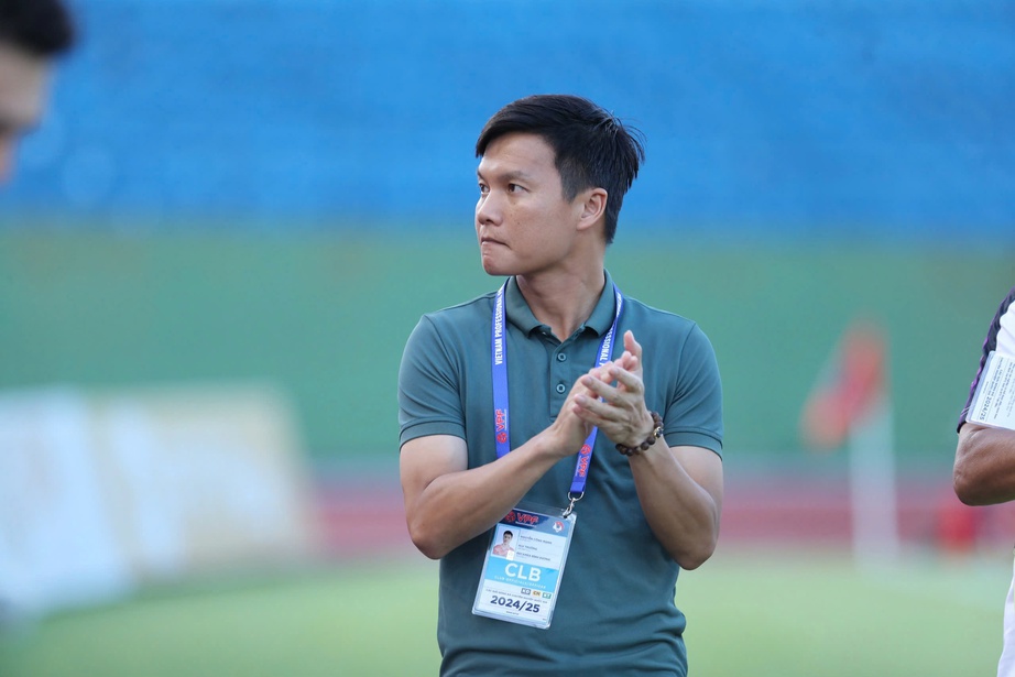 Thầy của Tiến Linh xin từ chức ở đội b&oacute;ng V-League v&igrave; l&yacute; do bất ngờ- Ảnh 1.