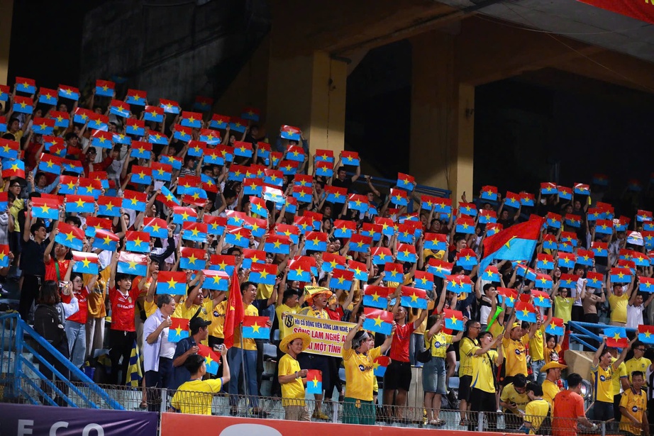 Xuất hiện h&igrave;nh ảnh cực ấn tượng trong trận đấu tại V-League- Ảnh 2.