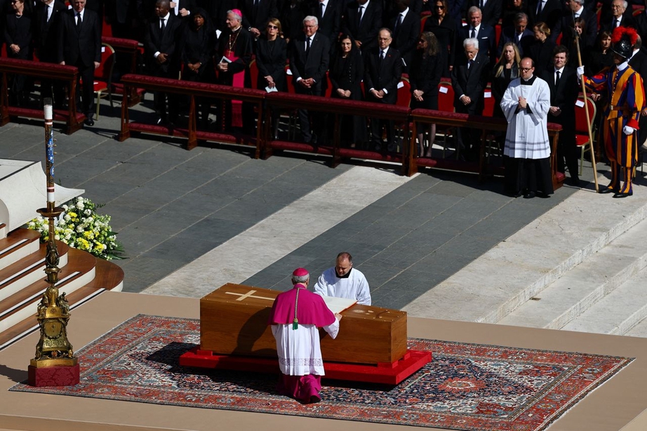 Toàn cảnh tang lễ Giáo hoàng Francis tại Vatican qua ảnh- Ảnh 3.