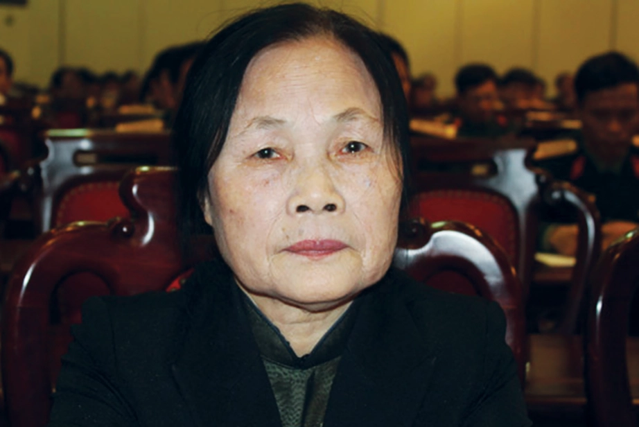 Hồi ức nữ du k&iacute;ch &ldquo;rắn quấn b&ecirc;n ch&acirc;n&rdquo; trong thơ Tố Hữu- Ảnh 1.