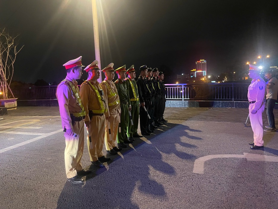 Tuyên Quang: Không để xảy ra điểm nóng giao thông, chốt trực xuyên suốt kỳ nghỉ lễ- Ảnh 4. Tuyên Quang: Không để xảy ra điểm nóng giao thông, chốt trực xuyên suốt kỳ nghỉ lễ- Ảnh 4.