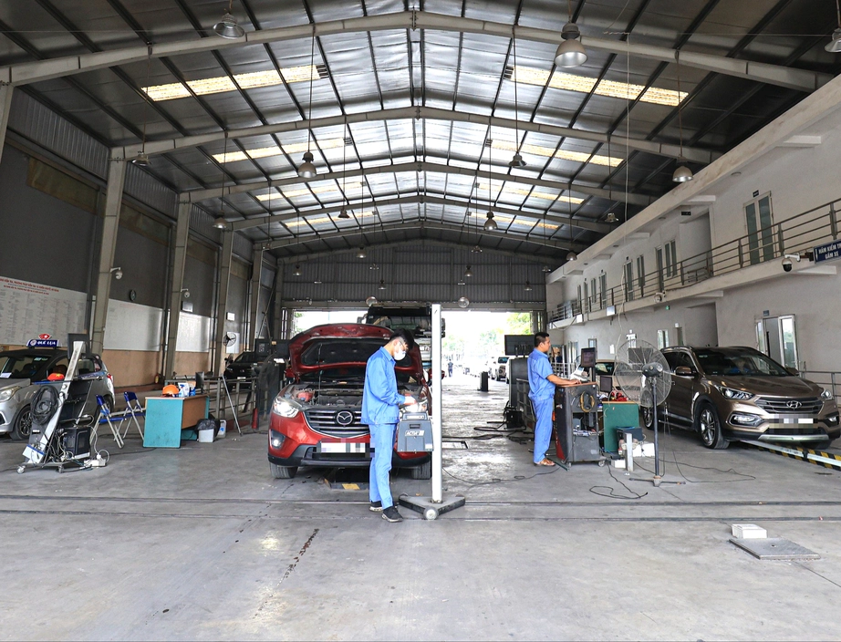 Thay b&oacute;ng đ&egrave;n halogen bằng đ&egrave;n led, &ocirc; t&ocirc; c&oacute; được đăng kiểm?- Ảnh 1.