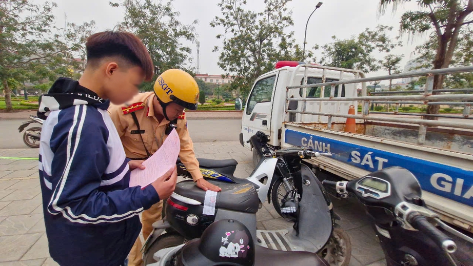 Học sinh đi xe đến lớp, gần 300 phụ huynh Bắc Giang bị phạt- Ảnh 3.