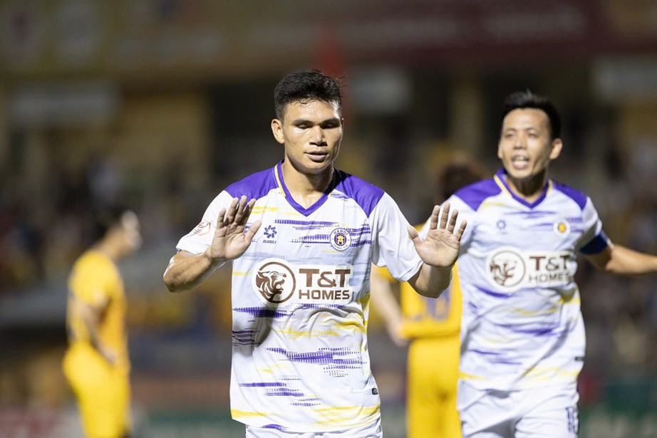 V-League: Hà Nội FC hạ SLNA, Đà Nẵng thắng “chung kết ngược”- Ảnh 1. V-League: Hà Nội FC hạ SLNA, Đà Nẵng thắng “chung kết ngược”- Ảnh 1.