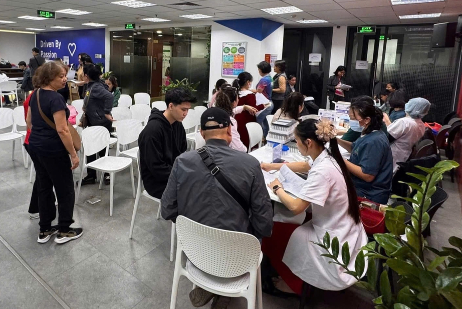 Mỗi năm được kh&aacute;m sức khỏe một lần l&agrave; quyền lợi của người lao động- Ảnh 1.