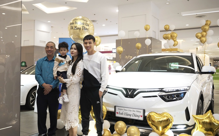 Sao tuyển Việt Nam Đỗ H&ugrave;ng Dũng tậu biệt thự chục tỷ, t&agrave;i sản nhiều cỡ n&agrave;o?- Ảnh 2.