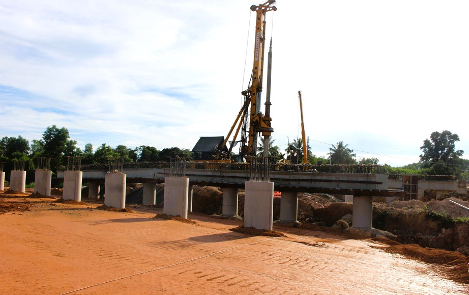 Toàn cảnh công trình đường trăm tỷ đồng ở Quảng Trị sau hơn 2 tháng thay nhà thầu- Ảnh 2. Toàn cảnh công trình đường trăm tỷ đồng ở Quảng Trị sau hơn 2 tháng thay nhà thầu- Ảnh 2.