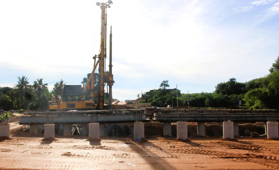 Toàn cảnh công trình đường trăm tỷ đồng ở Quảng Trị sau hơn 2 tháng thay nhà thầu- Ảnh 5. Toàn cảnh công trình đường trăm tỷ đồng ở Quảng Trị sau hơn 2 tháng thay nhà thầu- Ảnh 5.