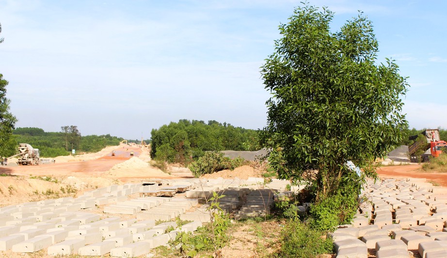 Toàn cảnh công trình đường trăm tỷ đồng ở Quảng Trị sau hơn 2 tháng thay nhà thầu- Ảnh 8. Toàn cảnh công trình đường trăm tỷ đồng ở Quảng Trị sau hơn 2 tháng thay nhà thầu- Ảnh 8.