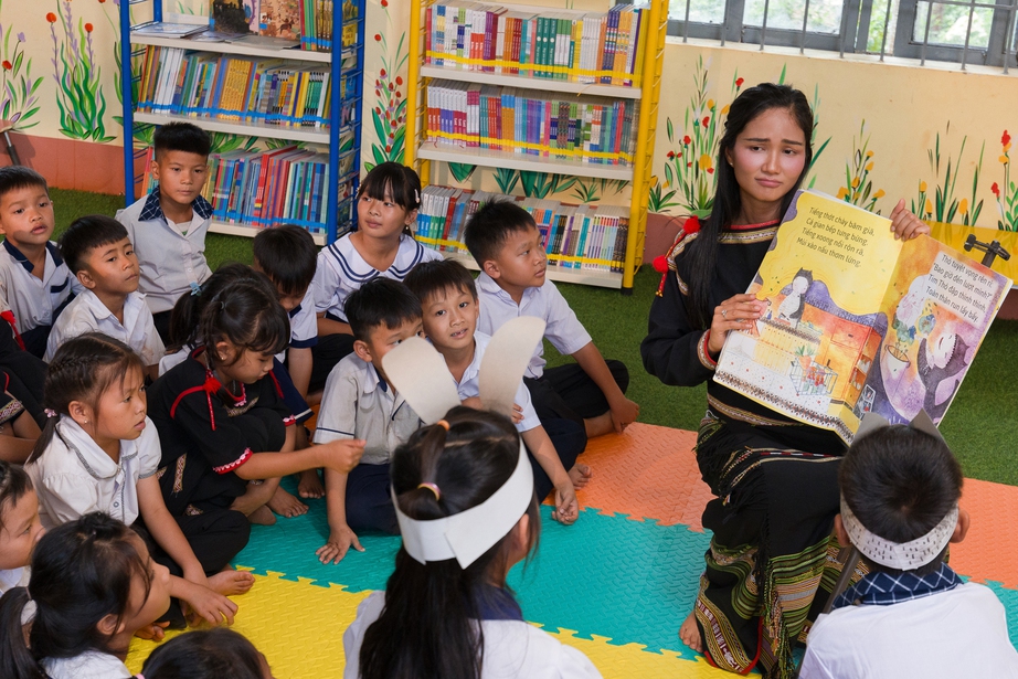 Hoa hậu H’Hen Niê về Đắk Lắk trao thư viện thân thiện- Ảnh 10. Hoa hậu H’Hen Niê về Đắk Lắk trao thư viện thân thiện- Ảnh 10.