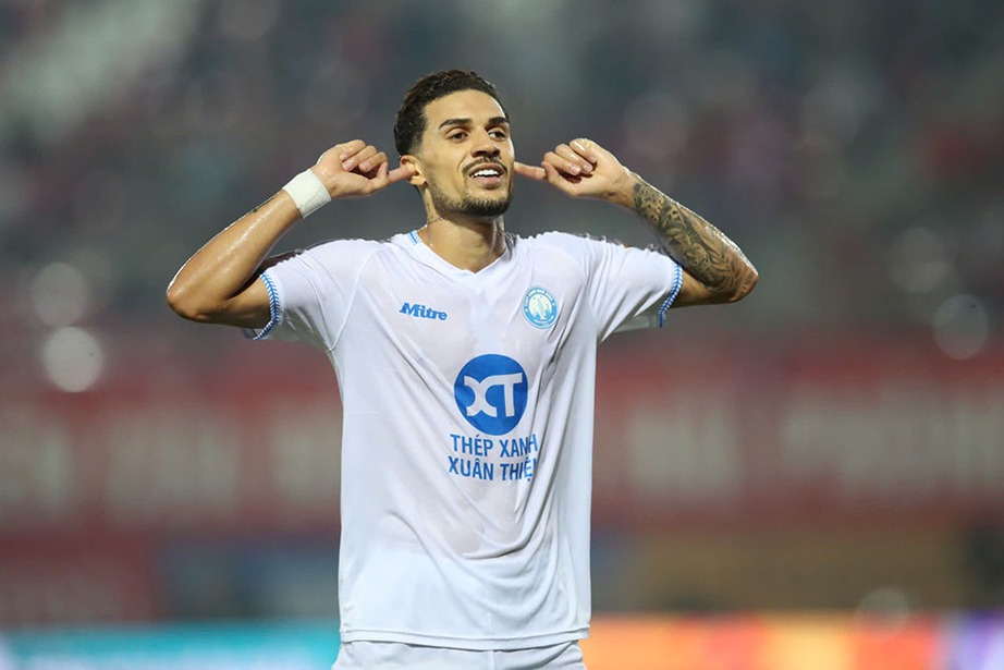 BLV Quang Huy n&oacute;i g&igrave; về Xu&acirc;n Son v&agrave; Hendrio?- Ảnh 1.