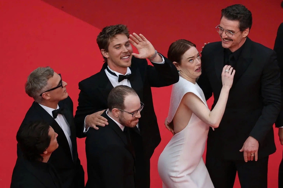 Nữ diễn vi&ecirc;n Emma Stone bị ong tấn c&ocirc;ng tr&ecirc;n thảm đỏ Li&ecirc;n hoan phim Cannes 2025- Ảnh 5.