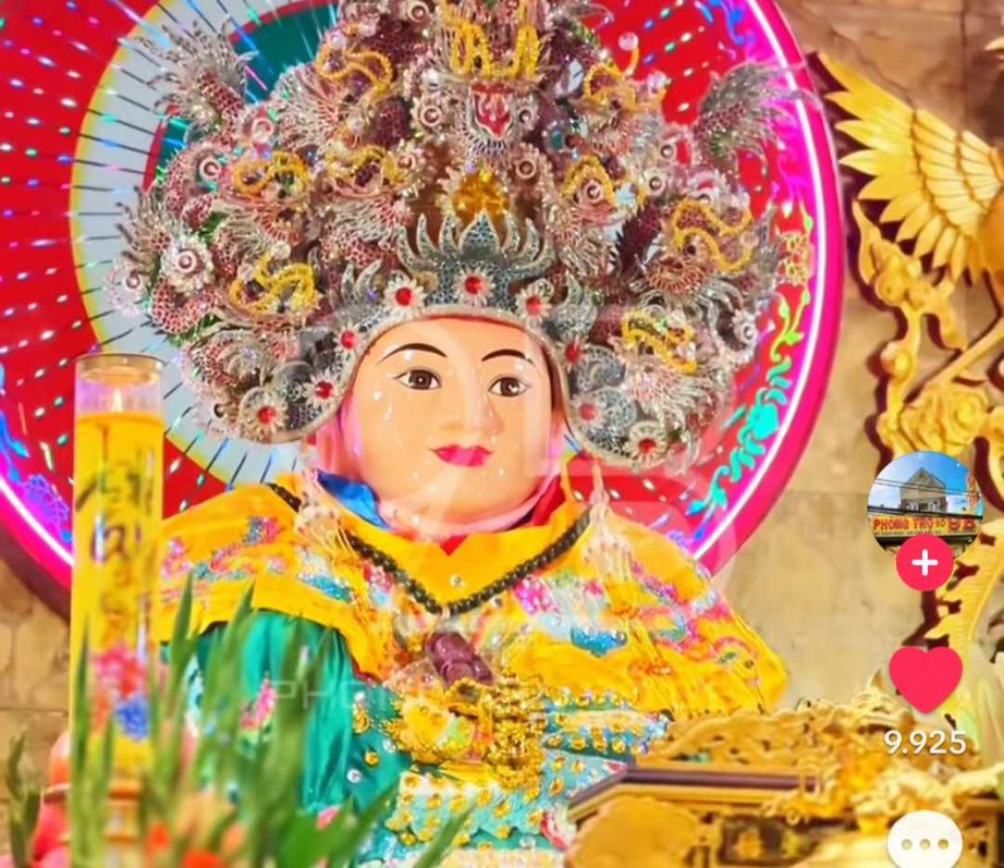D&ograve;ng người đội mưa trang nghi&ecirc;m rước tượng B&agrave; Ch&uacute;a xứ từ tr&ecirc;n đỉnh về miếu N&uacute;i Sam- Ảnh 8.
