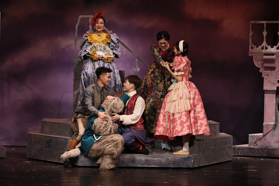 Nhà hát Tuổi trẻ ra mắt vở kịch "Không gia đình" dịp Quốc tế Thiếu nhi 1/6- Ảnh 1. Nhà hát Tuổi trẻ ra mắt vở kịch "Không gia đình" dịp Quốc tế Thiếu nhi 1/6- Ảnh 1.