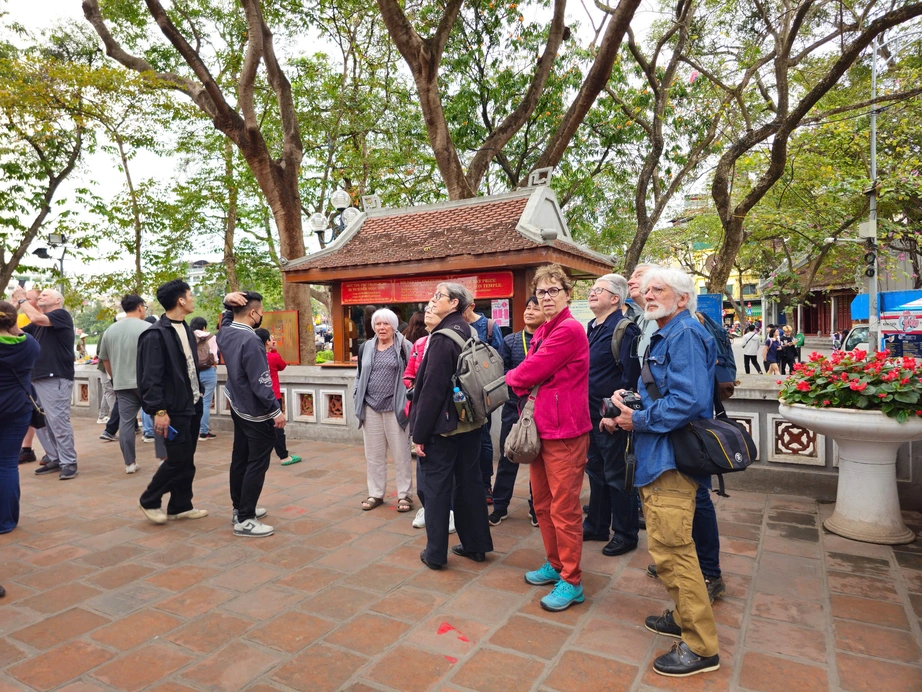 Hà Nội đón hơn 3 triệu lượt khách quốc tế từ đầu năm 2025- Ảnh 1. Hà Nội đón hơn 3 triệu lượt khách quốc tế từ đầu năm 2025- Ảnh 1.