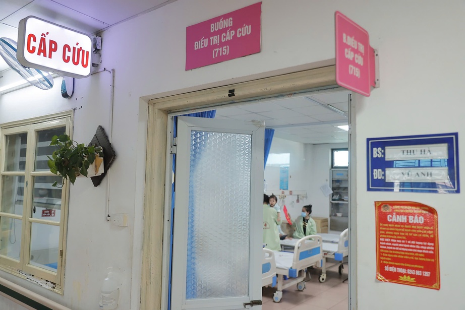 Bộ Y tế y&ecirc;u cầu c&aacute;c địa phương ph&ograve;ng chống Covid-19, sốt xuất huyết v&agrave; tay ch&acirc;n miệng - Ảnh 1.