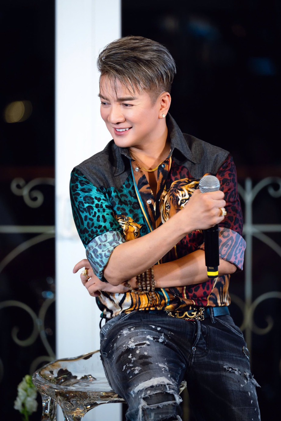 Đ&agrave;m Vĩnh Hưng "lột x&aacute;c" ở album "Thanh xu&acirc;n kh&ocirc;ng phải để kh&oacute;c"- Ảnh 3.