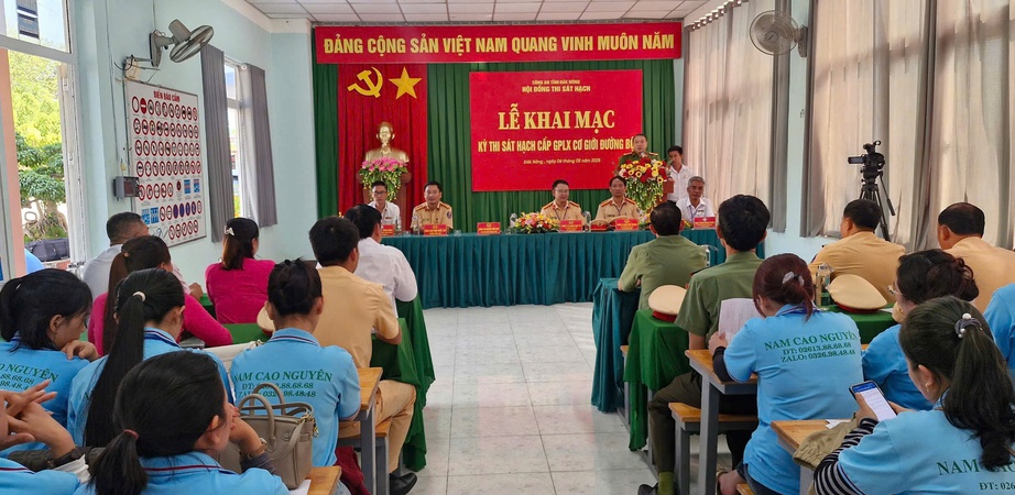 200 học vi&ecirc;n đầu ti&ecirc;n thi l&aacute;i xe do CSGT Đắk N&ocirc;ng tổ chức s&aacute;t hạch- Ảnh 1.