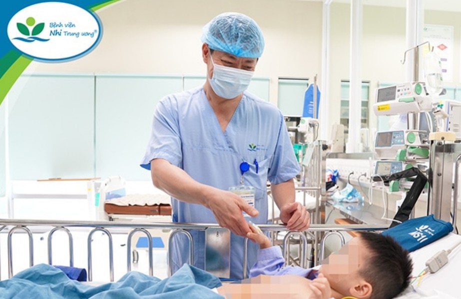 Bé trai bị chậm cấp cứu do chưa nộp đủ viện phí ở Nam Định sắp được xuất viện- Ảnh 1. Bé trai bị chậm cấp cứu do chưa nộp đủ viện phí ở Nam Định sắp được xuất viện- Ảnh 1.