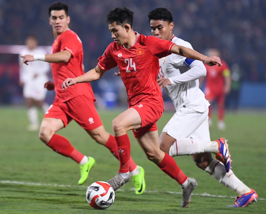 HLV Kim Sang-sik gọi th&ecirc;m ng&ocirc;i sao của đội tuyển Việt Nam đấu MU- Ảnh 1.