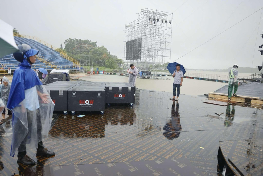 L&ugrave;i ng&agrave;y tổ chức Chung kết Hoa hậu Việt Nam 2024 v&igrave; mưa lớn ở Huế- Ảnh 2.