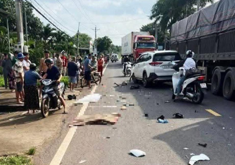 Va chạm giữa &ocirc; t&ocirc; với xe m&aacute;y, hai người thương vong- Ảnh 1.