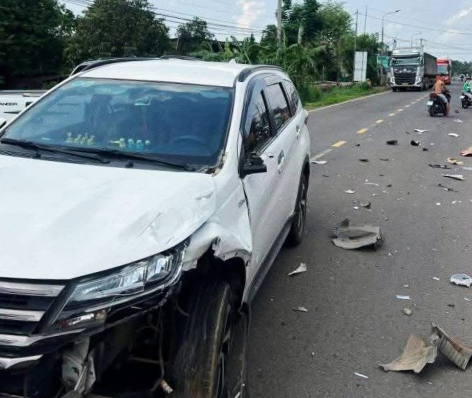 Va chạm giữa &ocirc; t&ocirc; với xe m&aacute;y, hai người thương vong- Ảnh 2.