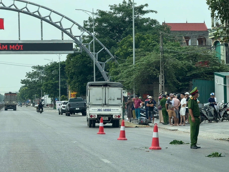 Va chạm xe tải trên quốc lộ 1 qua Thanh Hóa, cô gái trẻ tử vong thương tâm- Ảnh 1. Va chạm xe tải trên quốc lộ 1 qua Thanh Hóa, cô gái trẻ tử vong thương tâm- Ảnh 1.