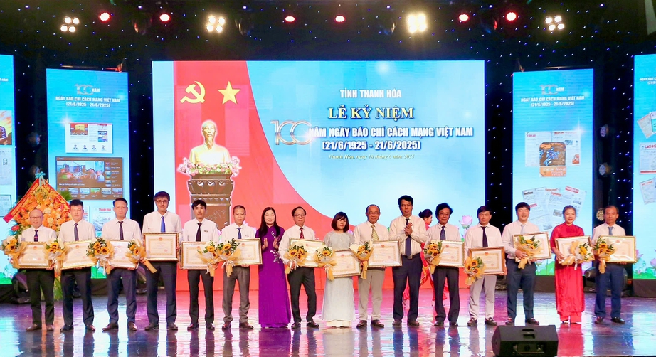 Thanh H&oacute;a kỷ niệm 100 năm B&aacute;o ch&iacute; C&aacute;ch mạng Việt Nam, t&ocirc;n vinh đội ngũ người l&agrave;m b&aacute;o- Ảnh 2.