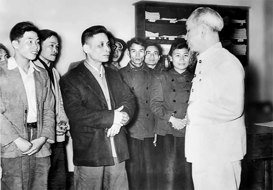 Những nh&agrave; b&aacute;o may mắn được B&aacute;c Hồ dạy viết, sửa b&agrave;i- Ảnh 1.