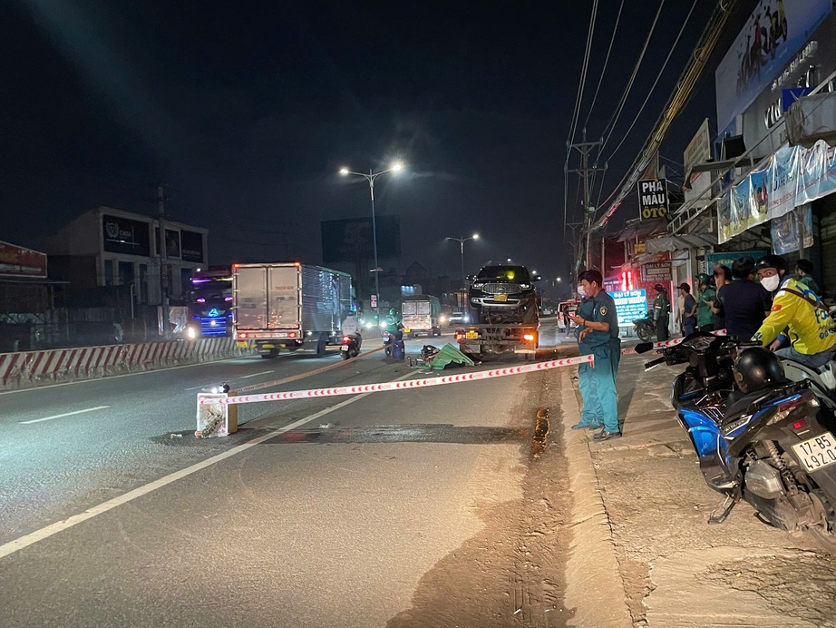 Tông đuôi xe cứu hộ, thanh niên 17 tuổi tử vong tại chỗ- Ảnh 2. Tông đuôi xe cứu hộ, thanh niên 17 tuổi tử vong tại chỗ- Ảnh 2.