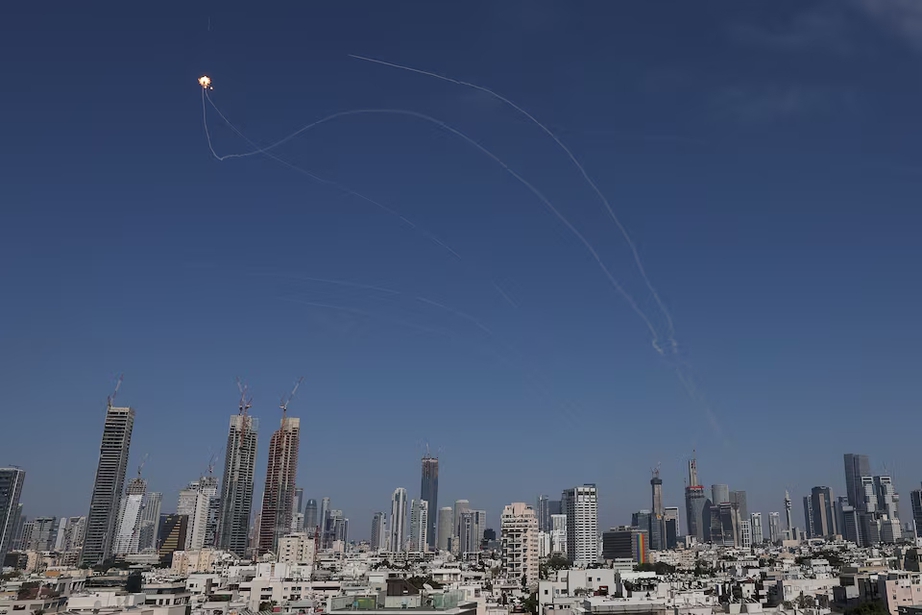 Iran từ chối đ&agrave;m ph&aacute;n hạt nh&acirc;n nếu vẫn bị Israel tấn c&ocirc;ng- Ảnh 1.