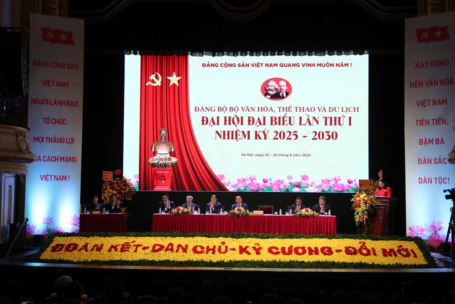 Bộ trưởng Nguyễn Văn Hùng: "Văn hóa là lĩnh vực rộng lớn, là hồn cốt của dân tộc"- Ảnh 3. Bộ trưởng Nguyễn Văn Hùng: "Văn hóa là lĩnh vực rộng lớn, là hồn cốt của dân tộc"- Ảnh 3.