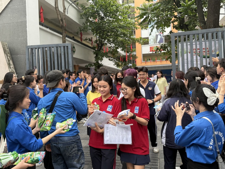 Th&iacute; sinh cả nước nhẹ nh&otilde;m kh&eacute;p lại kỳ thi tốt nghiệp THPT 2025- Ảnh 3.