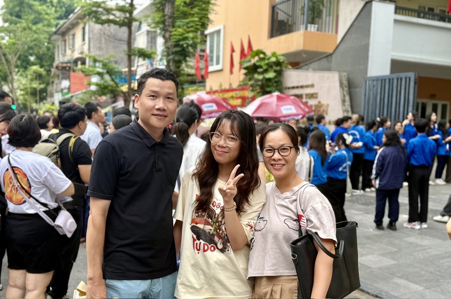 Th&iacute; sinh cả nước nhẹ nh&otilde;m kh&eacute;p lại kỳ thi tốt nghiệp THPT 2025- Ảnh 7.