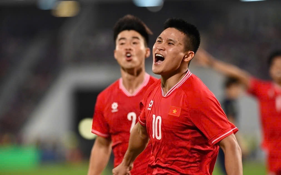 HLV Kim Sang-sik &ldquo;đau đầu&rdquo; trước trận quyết đấu Malaysia- Ảnh 2.