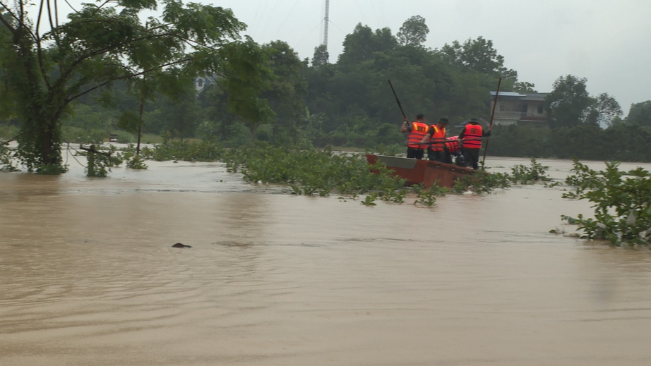 Th&aacute;i Nguy&ecirc;n: T&igrave;m thấy thi thể 2 ch&aacute;u b&eacute; bị nước lũ cuốn tr&ocirc;i- Ảnh 1.