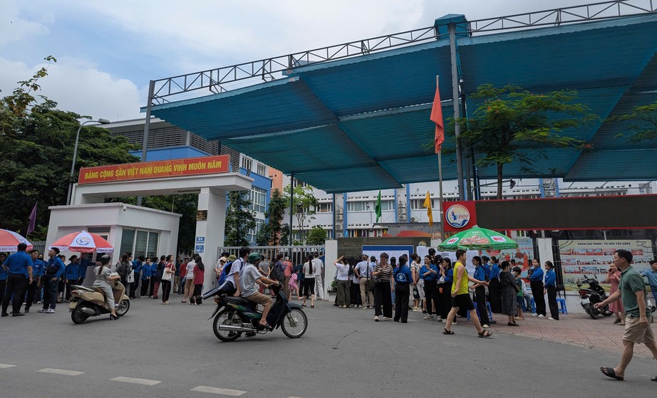 H&agrave; Nội đảm bảo nghi&ecirc;m t&uacute;c trong ng&agrave;y l&agrave;m thủ tục thi lớp 10- Ảnh 1.